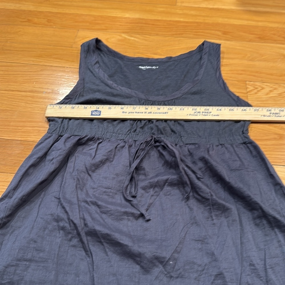 Gap maternity sleeveless top size medium. - Picture 7 of 7